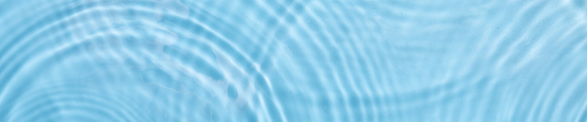 dettaglio effetto della goccia sull'acqua